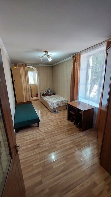 105 серия 3 комнатная: 8 м², 1 комната, Бронированные двери, Балкон застеклен