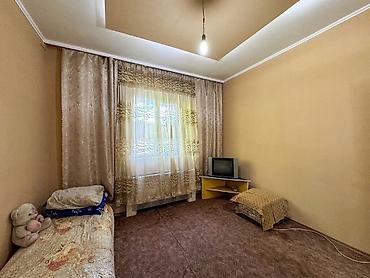 Продажа коттеджей и домов: 🏡 ПРОДАЁТСЯ 2-ЭТАЖНЫЙ ДОМ 📍 Район: Молодая Гвардия 🏠 Комнаты: 7 🏢 — 5