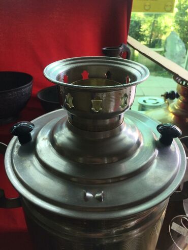 Samovarlar: Təzədi̇r ağ dəmkeşlər üzərinə çaydan qoymaq üçün samovar odluğunun — 5
