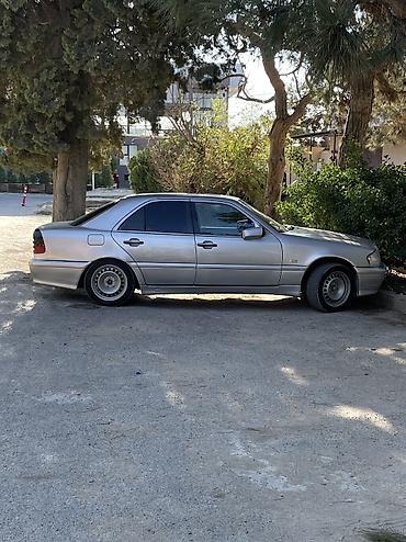 mos: Mercedes-Benz C-Class: 2.2 l | 1994 il Sedan — 8