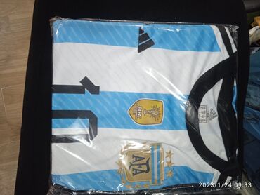 İdman formaları: Futbol ücün geyim- ;/komanda formaları./qiyməti 35 AZN.(metro — 6