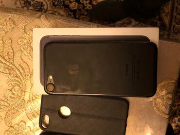 iphone 7 jet black: IPhone 7, 32 GB, Qara, Barmaq izi, Sənədlərlə