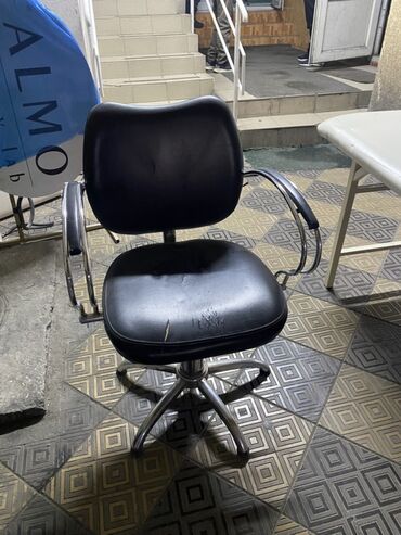 кресло массажное купить: Парикмахерское кресло на гидравлике. - Сиденье и спинка: мягкая