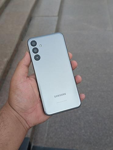 Samsung Galaxy M15, Б/у, 128 ГБ, цвет - Серебристый, 1 SIM