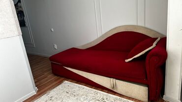 мебель для спальни бу: Диван-кровать, цвет - Красный, Б/у