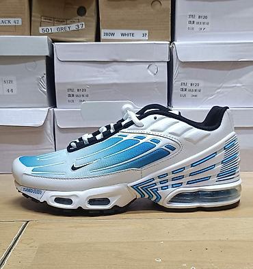 hugo patike zenske: Nike TN
A klasa
41-46
Cena 4400 din — 6