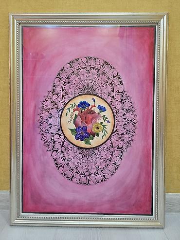 resm sekilleri: Əl işi rəsm əsəri – “Ürək və Çiçəklər” mandala kompozisiyası. Ölçü — 4
