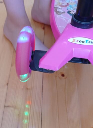 Samokatlar: Sukuter satılır Qiymäti 20 manata rängi çährayı qiz uşaĝi üçün -da lalafo.az — 6 Samokatlar: Sukuter satılır Qiymäti 20 manata rängi çährayı qiz uşaĝi üçün — 6