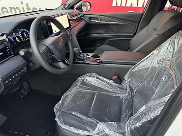 потолок на камри: Toyota Camry: 2026 г., 2.5 л, Вариатор, Гибрид, Седан — 10
