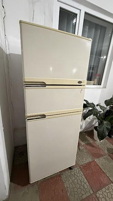 Холодильник GoldStar (LG) двухкамерный, белый/бежевый - Конструкция