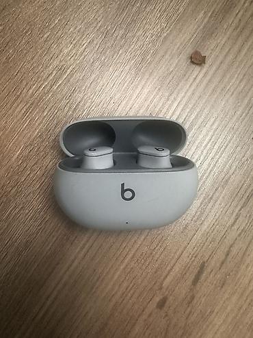 by telecom: Beats Studio Buds (boz rəng) - Simsiz in‑ear qulaqlıq dəsti, kompakt — 2