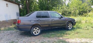 Volkswagen: Volkswagen Vento: 1994 г., 1.8 л, Механика, Бензин, Седан