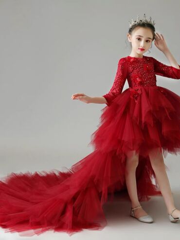 детский платя: Шикарное платье для самых самых. В наличии. На прокать 1500 сом город
