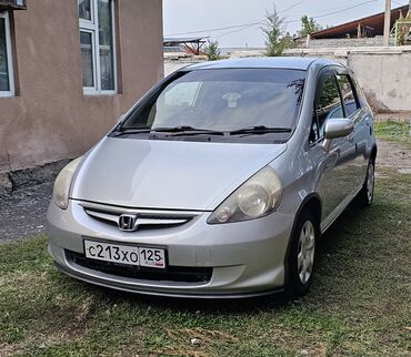 машины на обмен: Автомобиль Honda Fit, представленный в кузове хэтчбек, отличается