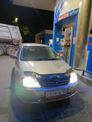 мотор на виндом: Элегантный седан Toyota Corolla, выполненный в светло-золотистом