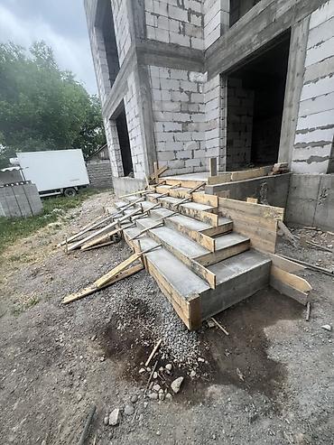 кровля крышы: Бетонная лестница Для дома, Форма лестницы: Многомаршевая — 4