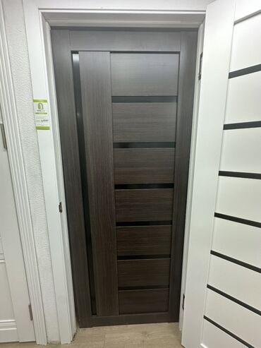 чипы для дверей: Ички эшик айнек менен, түсү - Күрөң