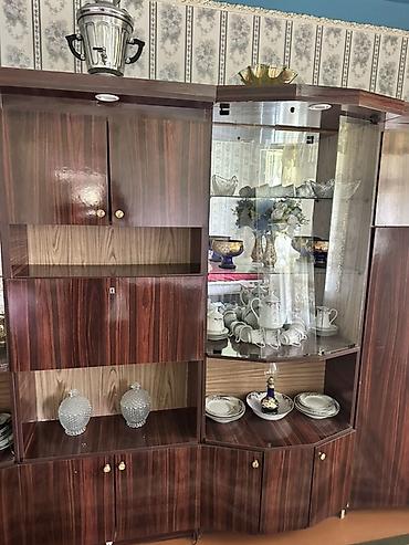 en gozel ev qapilari: Qonaq otağı üçün iri vitrinli-seçki mebel dəsti - Material: tünd qoz — 3