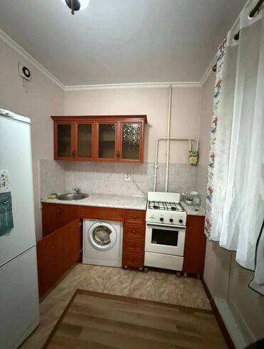 дома в новопокровке: 1 бөлмө, 56 кв. м, 106-серия, 3 кабат