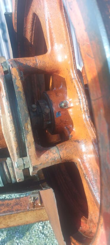 Pres bağlayanlar: Saman-ot presi – “KİRQVİZSTAN” markalı, kvadrat balya bağlayan tip — 11