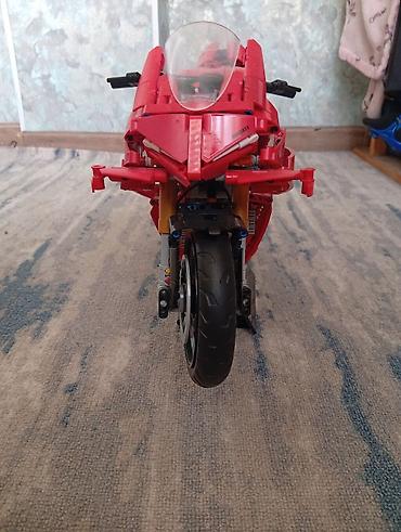 Игрушки: Срочно продаю Лего спортбайк БМВ и Дукати все детали подвижные, куль — 9