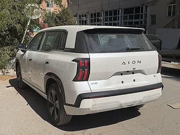 споилер: AION V — электрический кроссовер (белый цвет кузова). Кузов и — 5