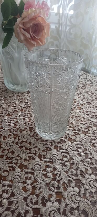 Vazalar: Bir vaza, Xrustal