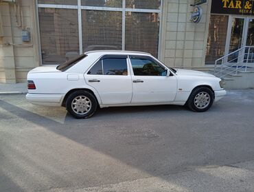 mercedes emel: Mercedes-Benz E 220: 2.2 l | 1994 il Sedan