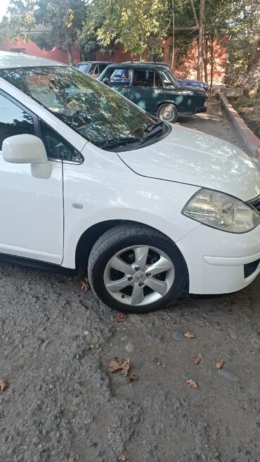 Nissan: Nissan Tiida: 1.8 l | 2011 il Sedan — 17