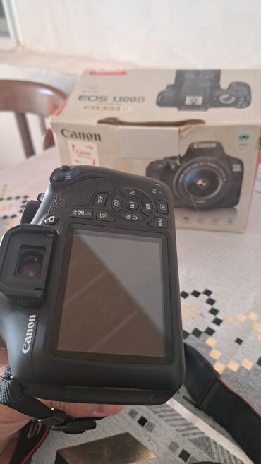 Fotokameralar: Canon EOS 1300D DSLR fotoaparat dəsti Xüsusiyyətlər: - Korpus: Canon — 2