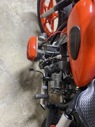 Motosikletlər: Kafe-reyser üslublu klassik motosiklet – fərdi layihə - Rəng — 4