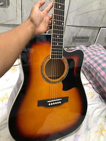 Гитары: Акустическая гитара формата дредноут с вырезом (cutaway), окраска — 2