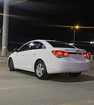 chevrolet cruze motor: Chevrolet Cruze sedan – ağ rəng, benzinli, avtomatik ötürücü. Əsas — 4