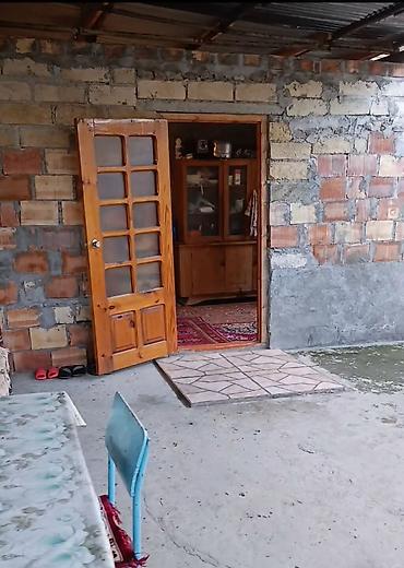 sekide ev: Kirayə üçün həyət evi Təcili kirayə verilir. 2 otaq 1 mətbəx. Ailəyə — 4