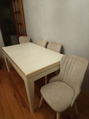 Soyuducu vitrinləri: Qonaq otağı üçün, İşlənmiş, Açılan, Kvadrat masa, 8 stul