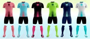 мужские спортивные костюмы: Продается футбольная форма 1350 сом за комплект (футболка, шорты