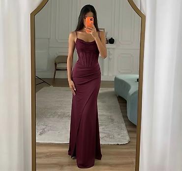 dva srca slike: Elegantna duga haljina sa korset gornjim delom
3200 din
s m l — 6