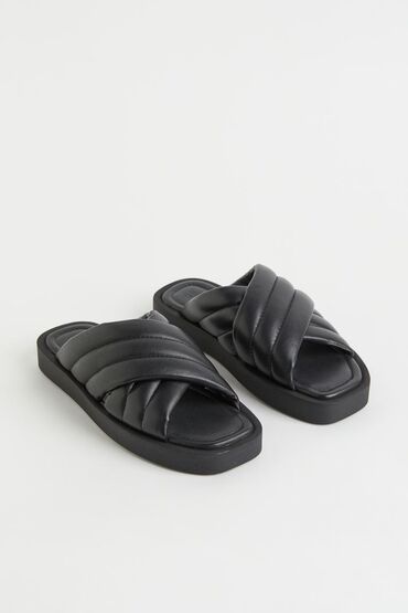 кожаные сандалии: Кожаные шлепанцы HM. Размер -37. Цвет черный. Новые