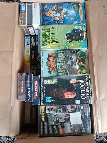 емкость dvd: Коллекция видеокассет VHS в коробке. Состав по обложкам и надписям на — 9
