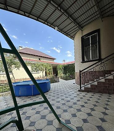 Продажа коттеджей и домов: Продается двухэтажный большой дом с просторной территорией. Адрес — 2