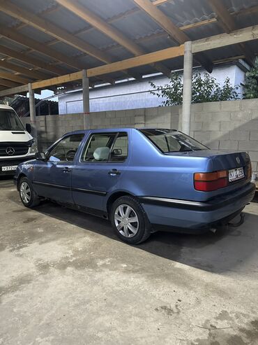 Volkswagen: Volkswagen Vento: 1994 г., 1.6 л, Механика, Бензин, Седан