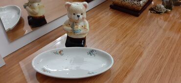 Ev üçün digər mallar: Ağ rəngdə, oval formalı, üzərində kiçik naxışlar olan boşqab — 12