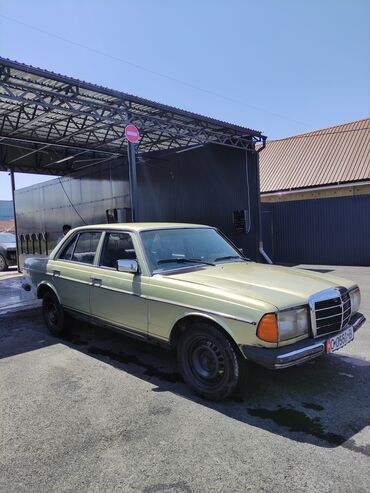 динамики на мерс: Mercedes-Benz E 230: 1983 г., 2.3 л, Механика, Дизель, Седан