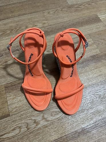кроксы маквин: Босоножки, 37, 38, Alexander McQueen, Новый, цвет - Оранжевый, Платная доставка, Самовывоз — 2