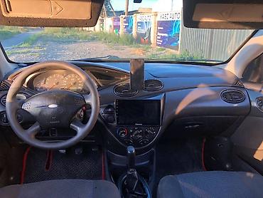 geely автомобиль: Ford Focus: 2002 г., 1.8 л, Механика, Бензин, Седан — 6