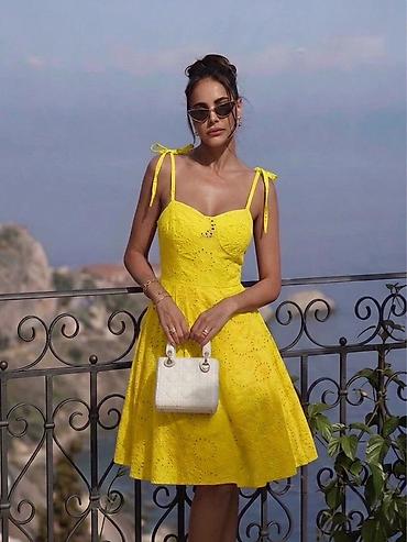dior elixir cena: Letnja haljina od pamučnog materijala 
2100 din
S M L — 1