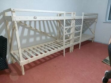 Односпальные кровати: Простая одноярусная кровать из светлого дерева, с реечным основанием — 24