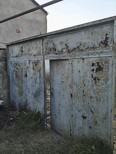 Дворовые ворота: Ağır və qalın dəmir list və şvellerdən hazırlanmış darvaza. ölçüsü — 2