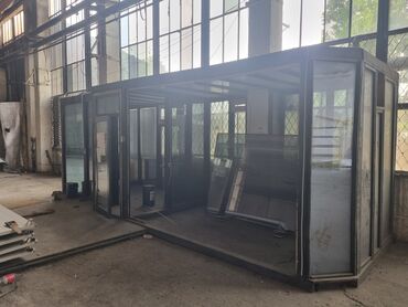 вагон будка: Продаю стеклянный офис, 2 комнаты. Все стекла на месте без сколов
