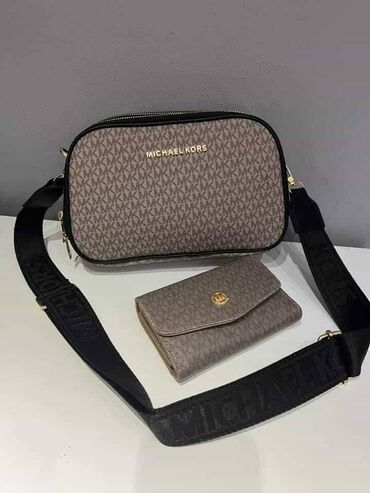 Torbe: Michael Kors torba NOVO

Novo
Replika

fb Moja Kupovina 1 — 7